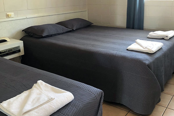 example of standard room accommodation at the tieri brolga showing twin beds