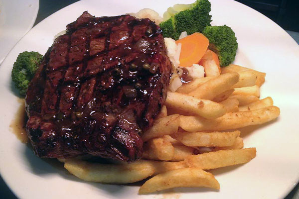 typical steak and chips dinner at the Coal N Cattle Hotel